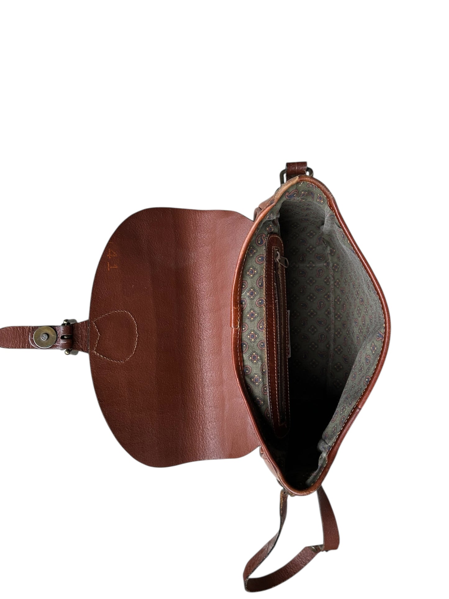 Visuale dall'alto dell'interno di una borsa vintage in pelle firmata El Campero