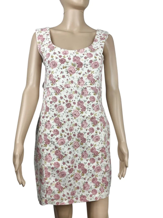 Vestitino da donna con fantasia di rose