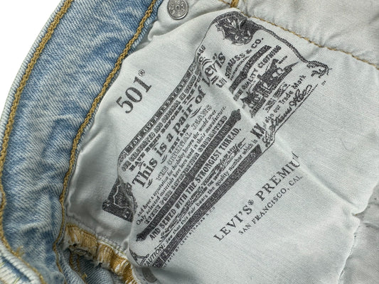 Jeans da donna Levi's 501 con orlo sfrangiato– abbigliamento vintage - vestiti vintage