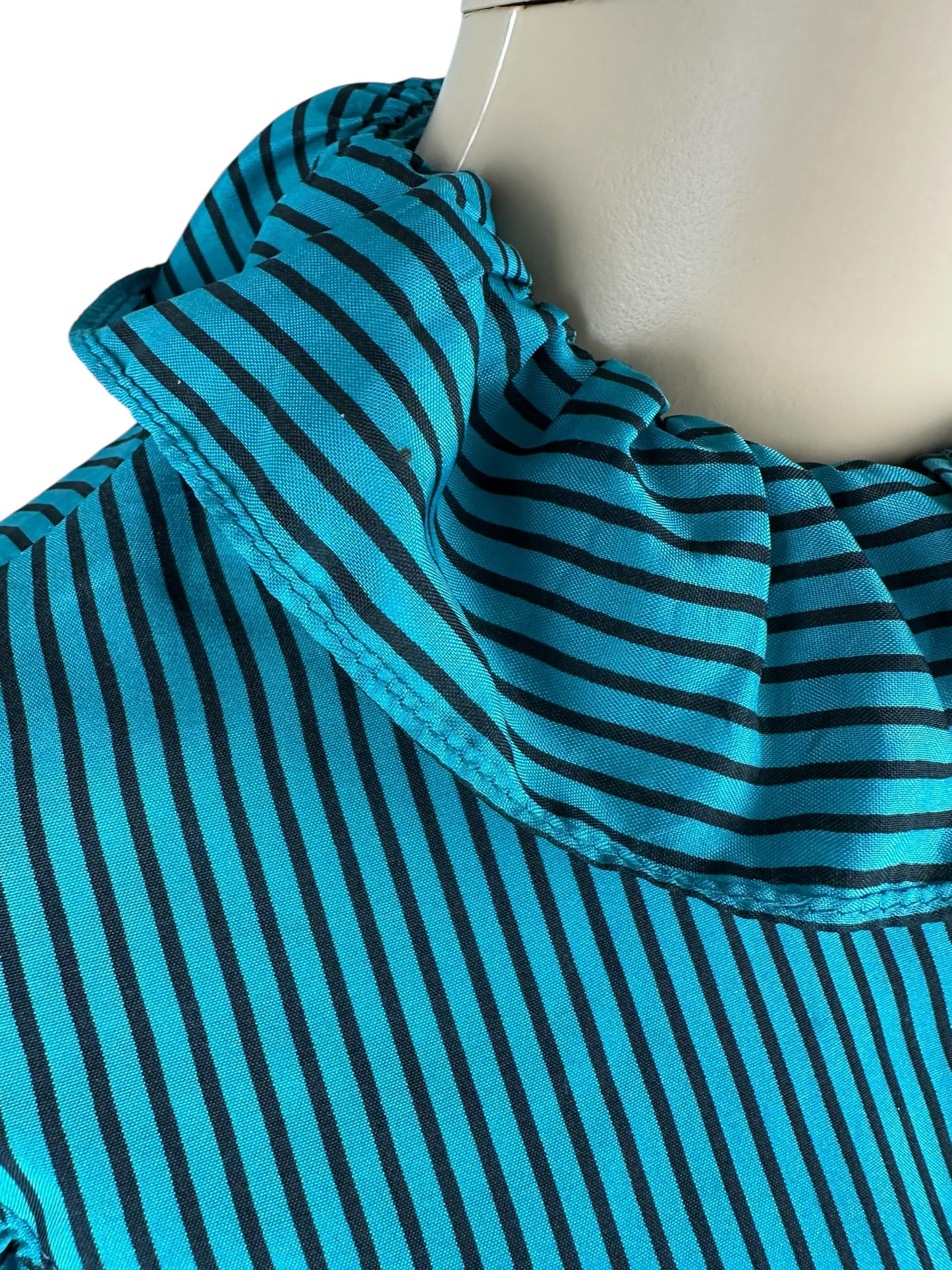Camisa con volantes de mujer