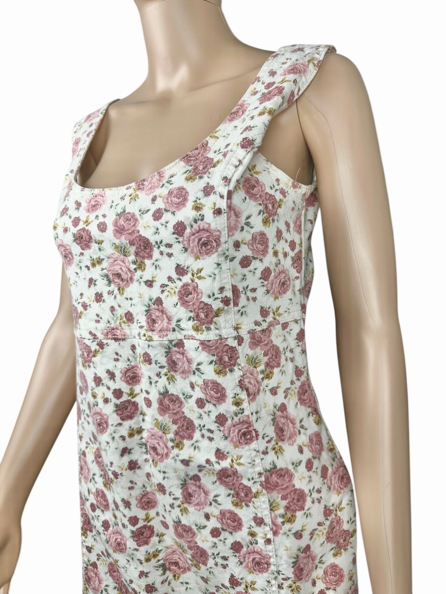 Vestido de mujer con estampado de rosas