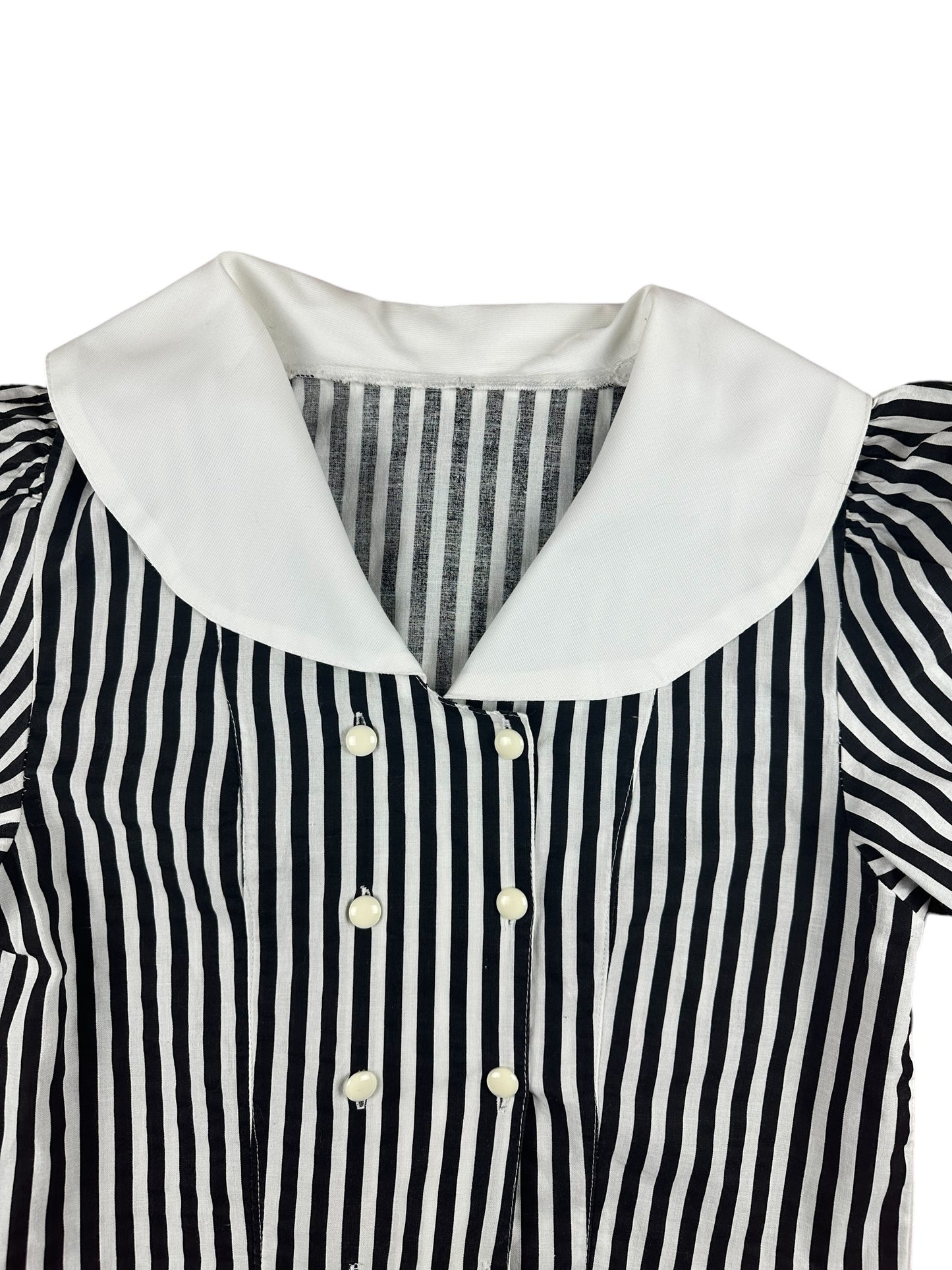 Camisa corta de mujer con mangas abullonadas