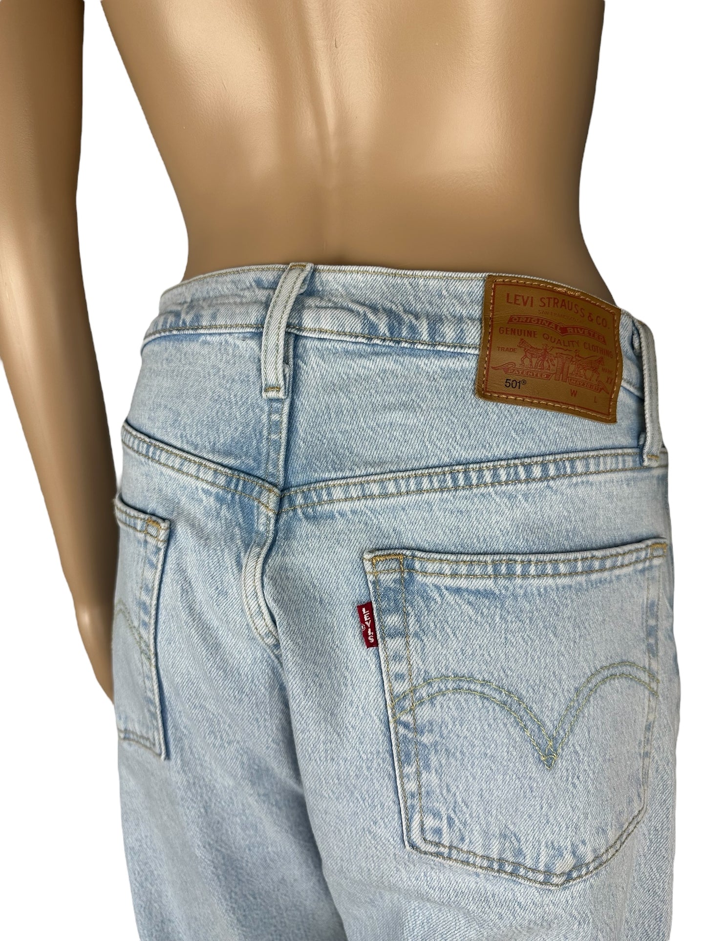 Vaqueros Levi's 501 con dobladillo deshilachado para mujer