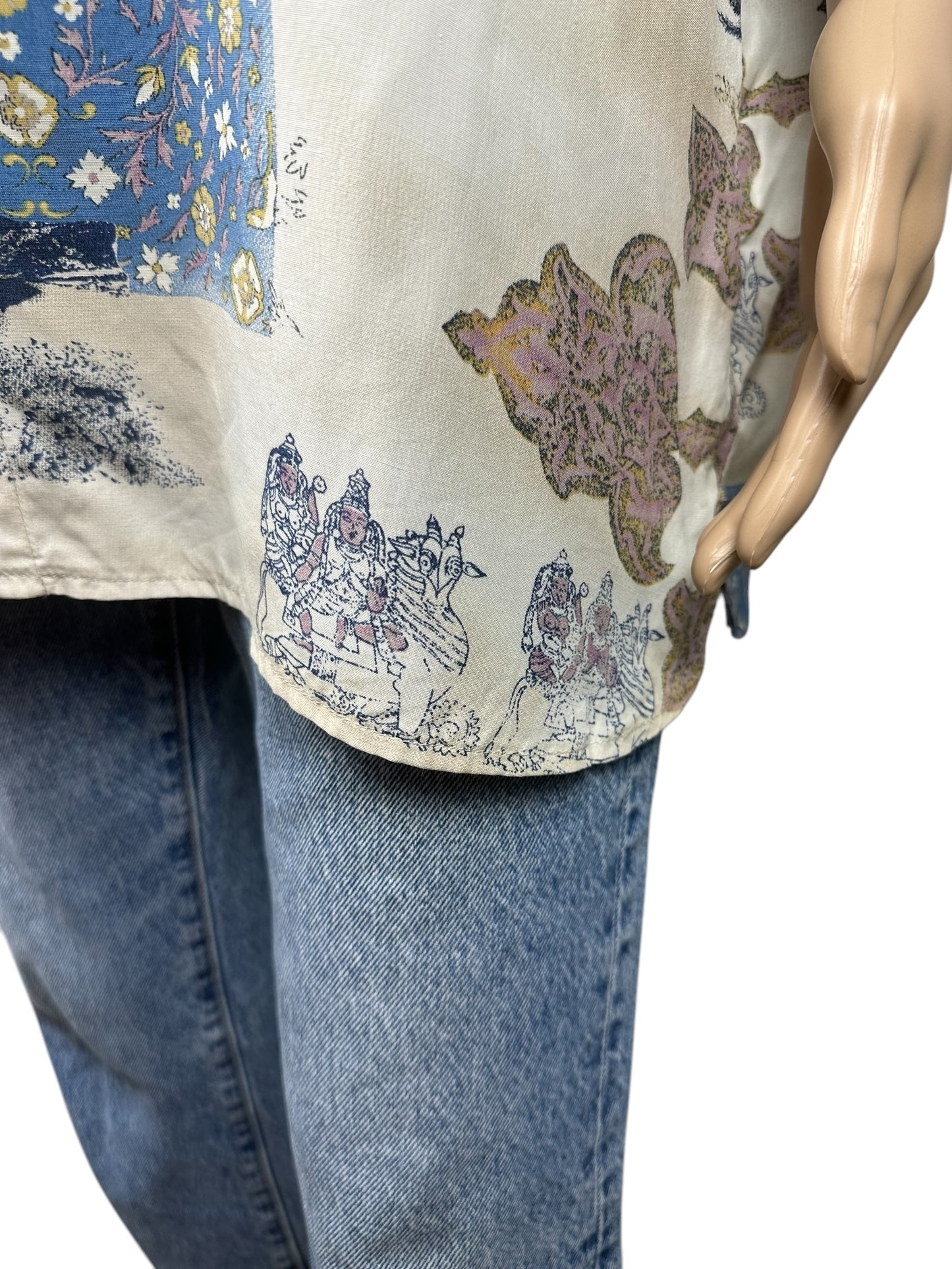 Women's patterned shirt with shoulder pads