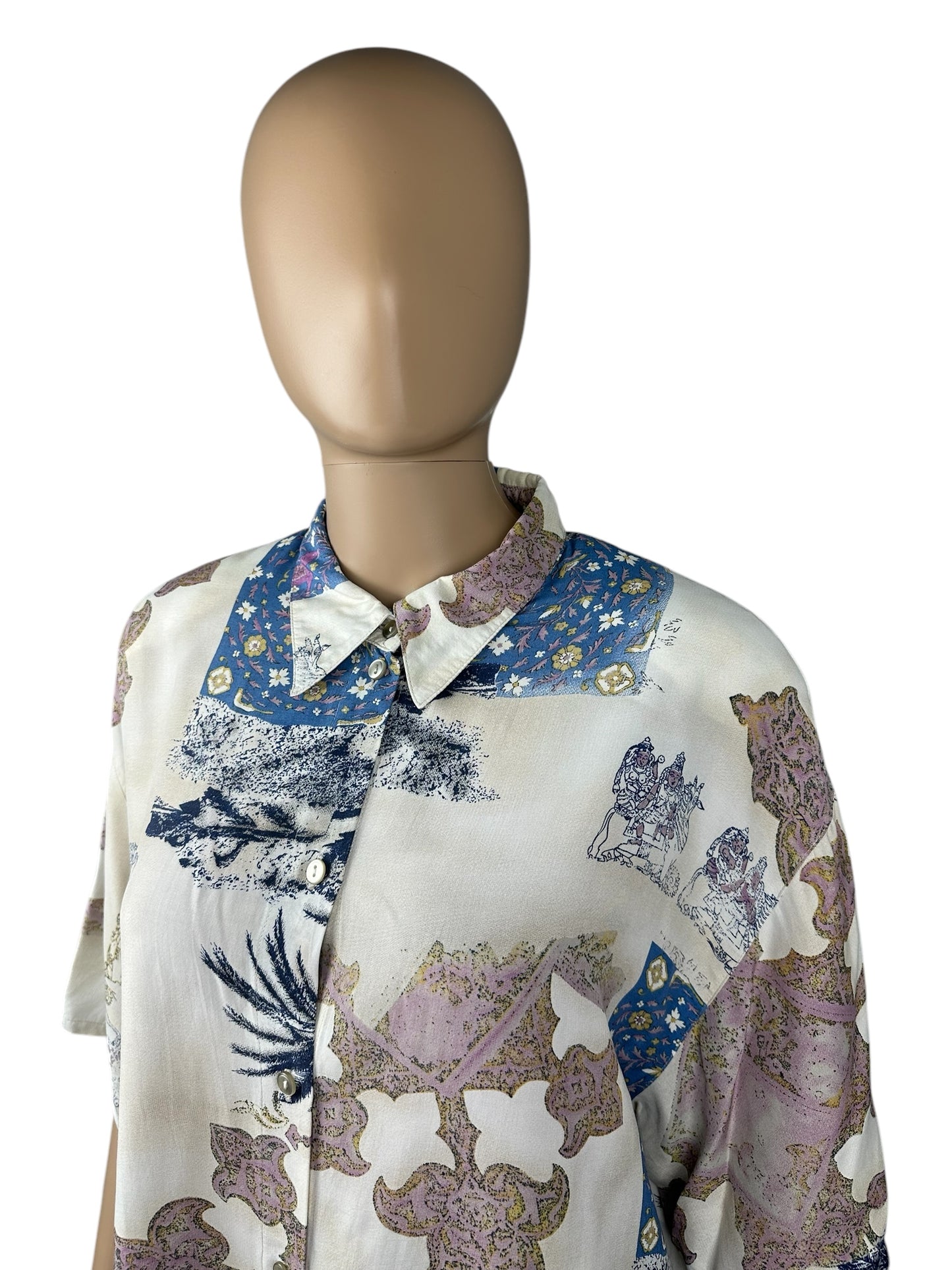 Women's patterned shirt with shoulder pads