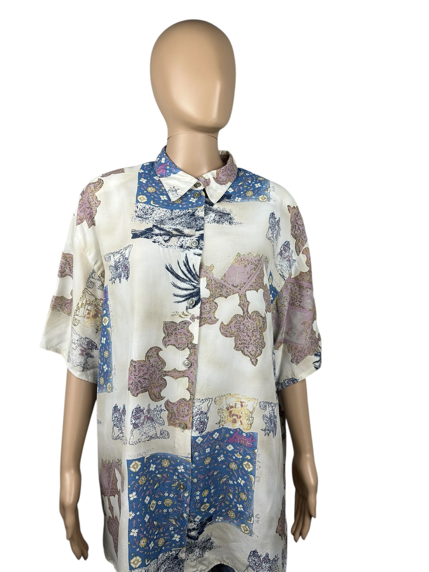Women's patterned shirt with shoulder pads