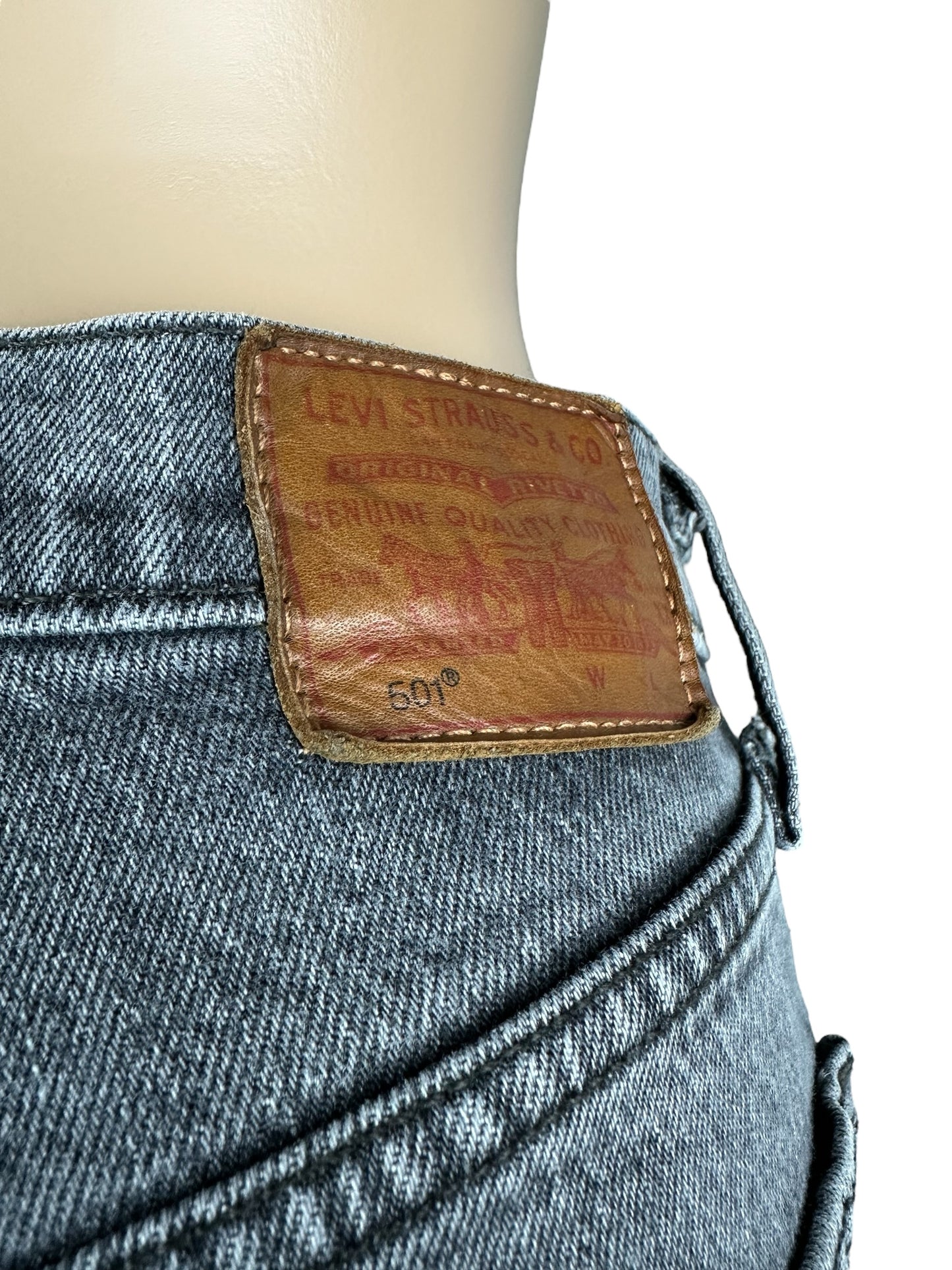 Vaqueros Levi's 501 para mujer en gris