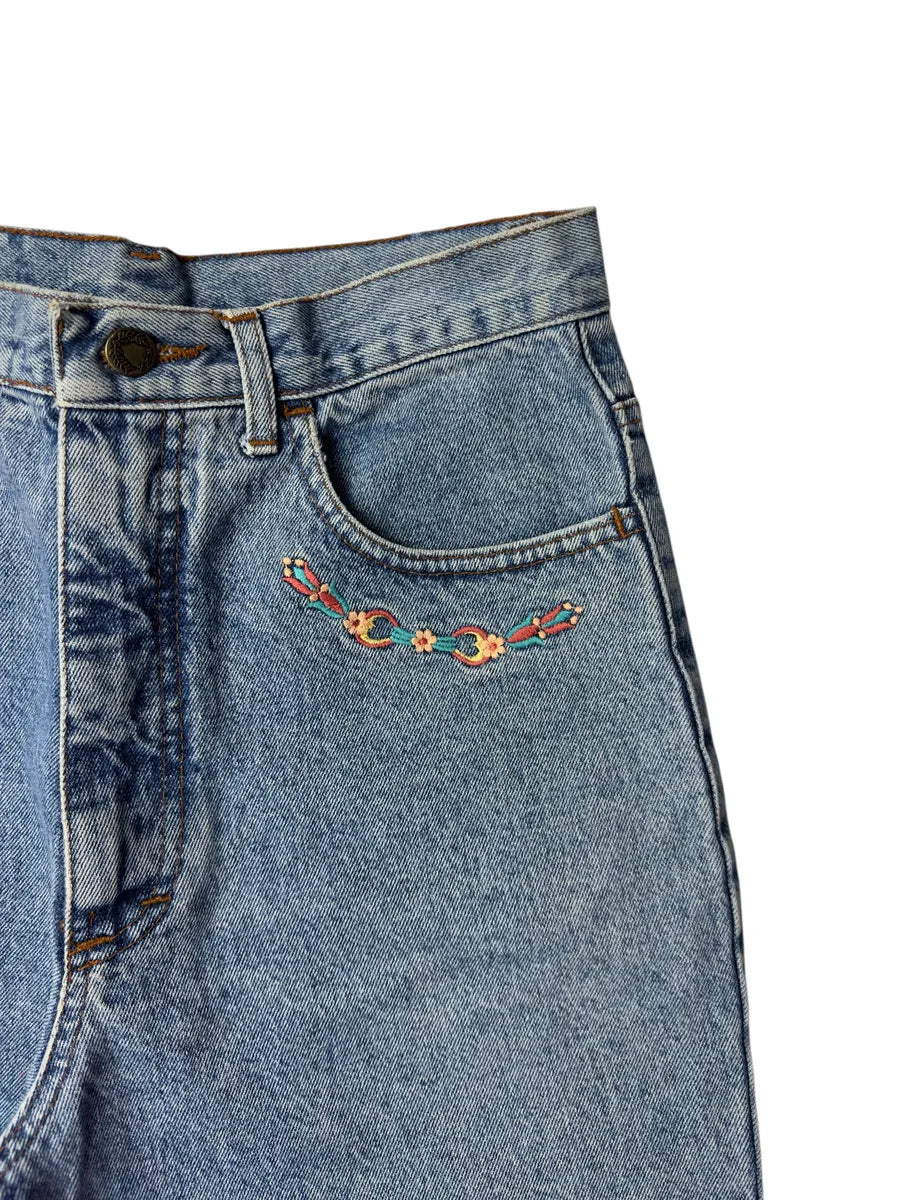 Jeans vintage da donna con piccoli ricami