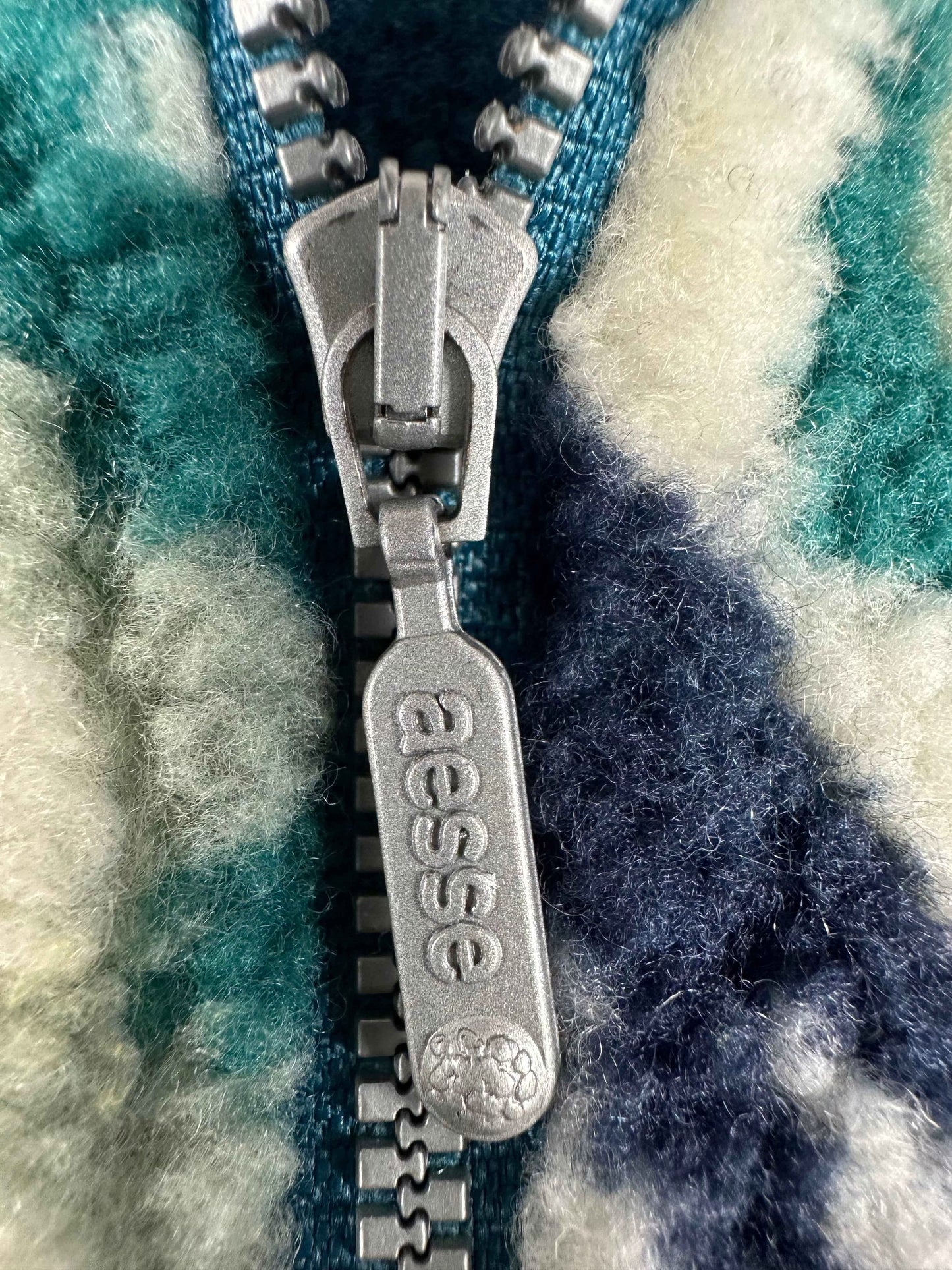 Pile vintage blu firmato Aesse con inserti geometrici bianchi