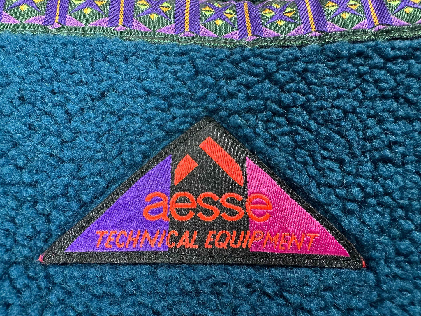 Pile vintage blu firmato Aesse con inserti geometrici bianchi