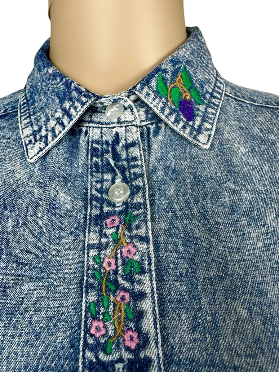 Camicia jeans vintage da donna con ricamo
