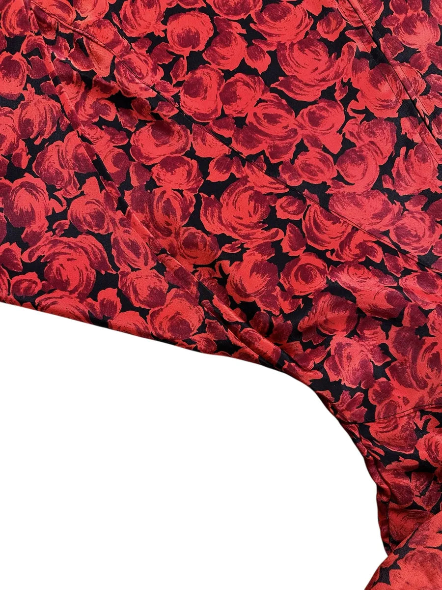 Vestito con fantasia di rose