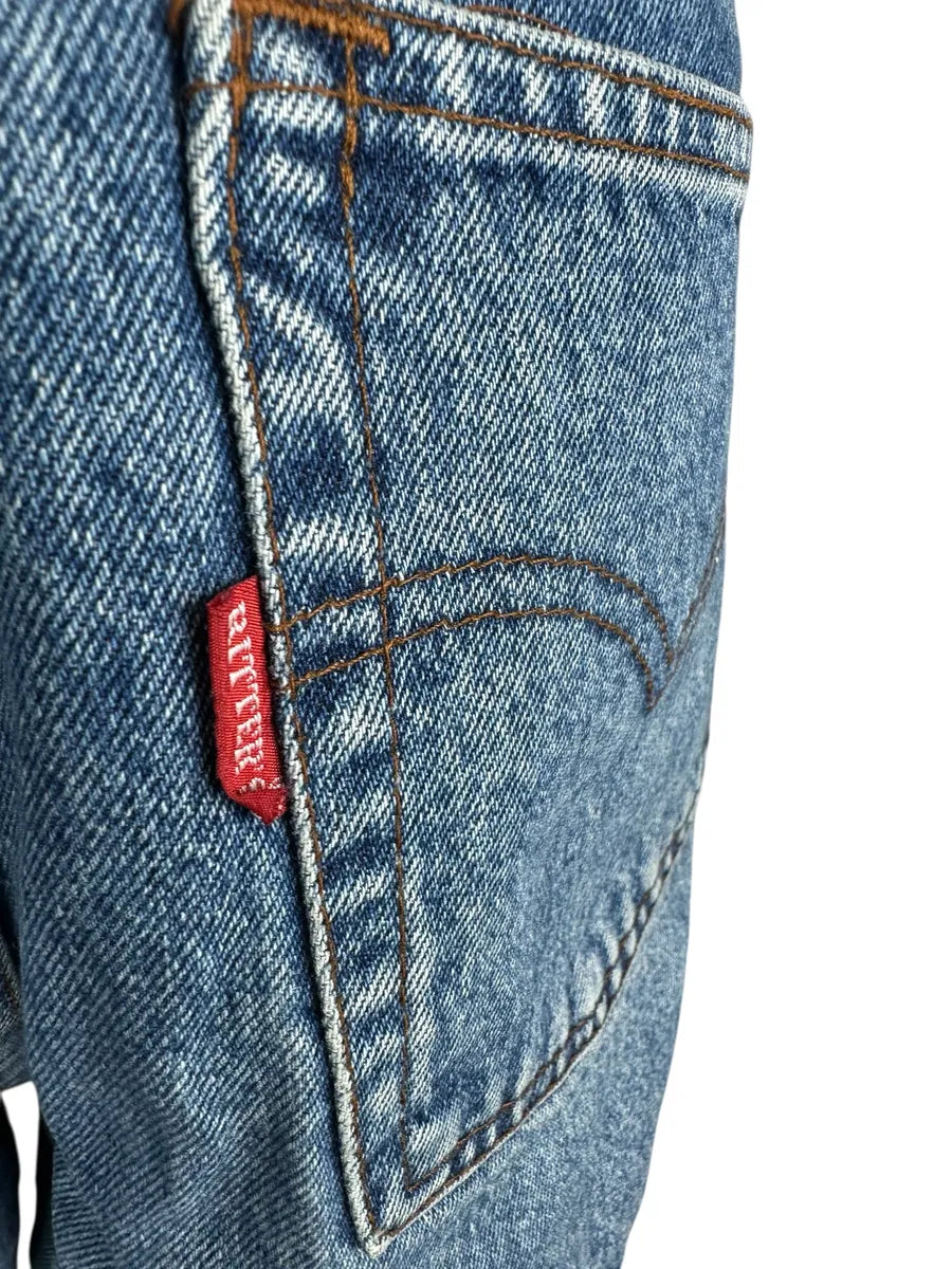 Jeans vintage da donna con piccoli ricami