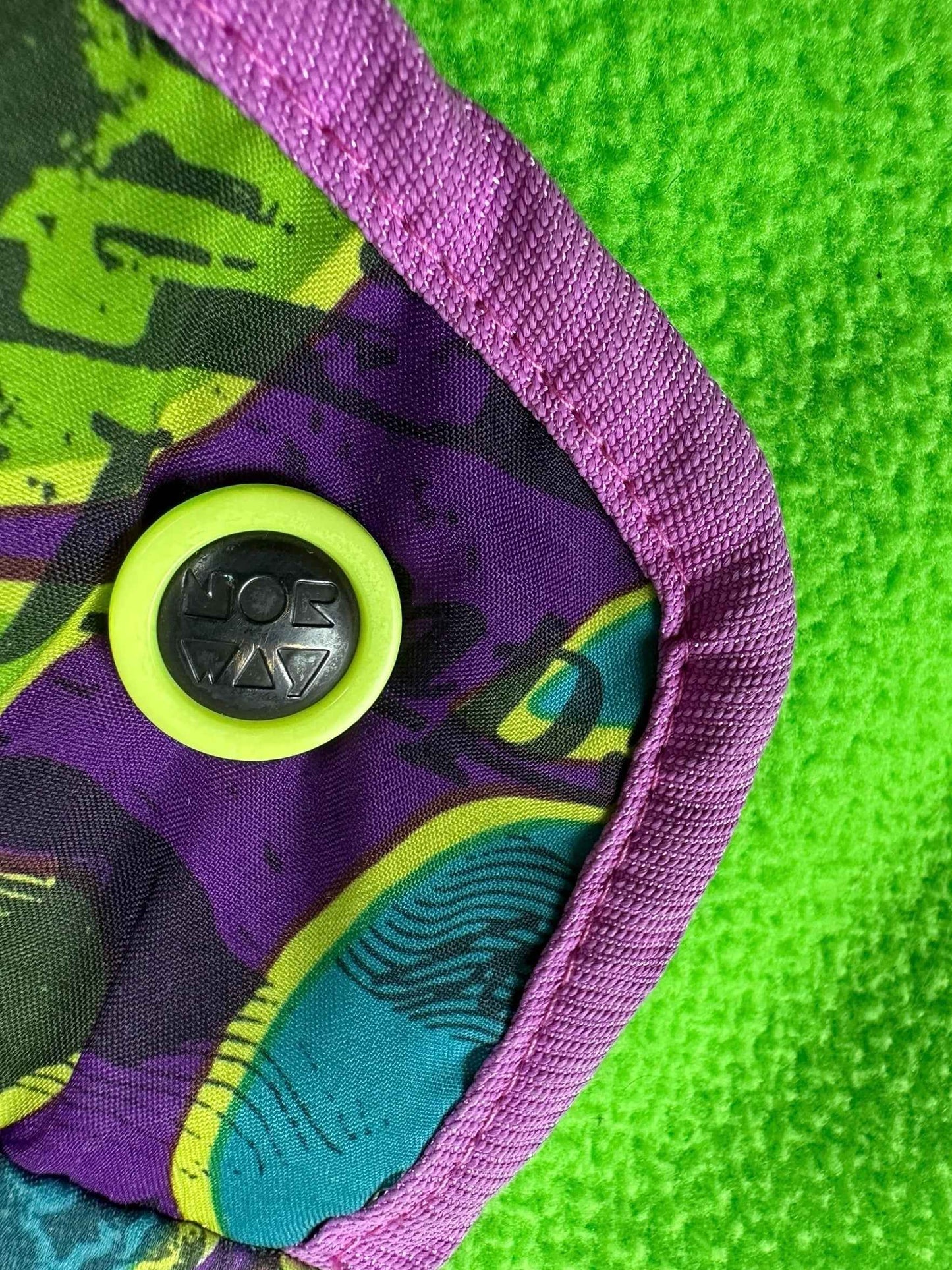 Pile vintage mezza zip verde acido a fantasia geometrica anni ’90