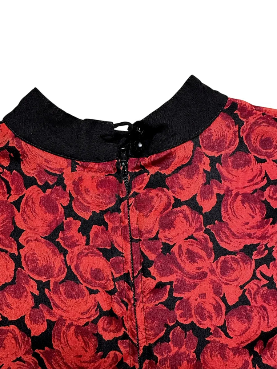 Vestito con fantasia di rose