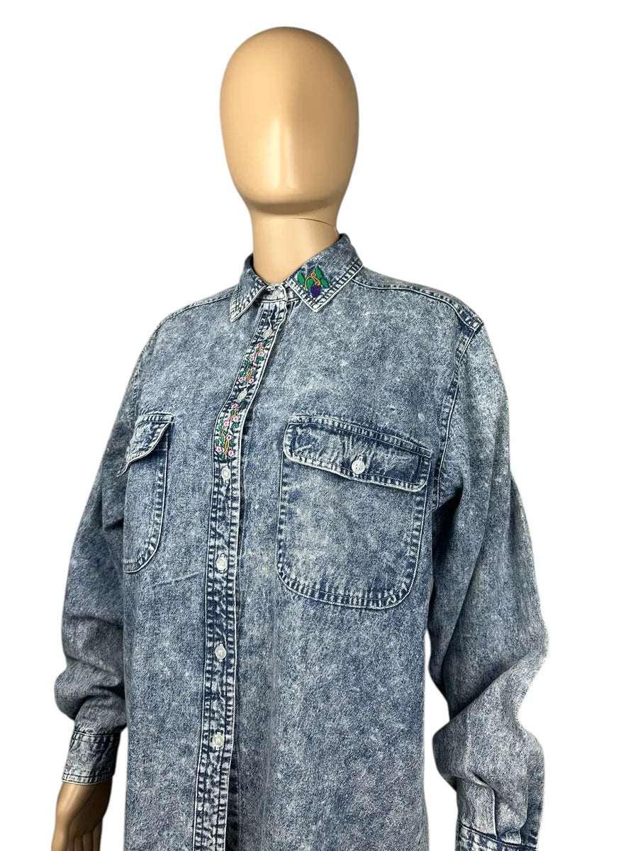 Camicia jeans vintage da donna con ricamo