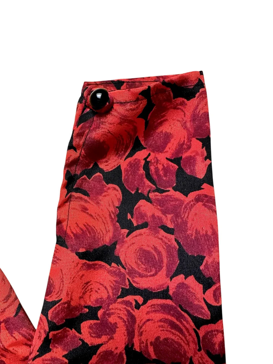 Vestito con fantasia di rose