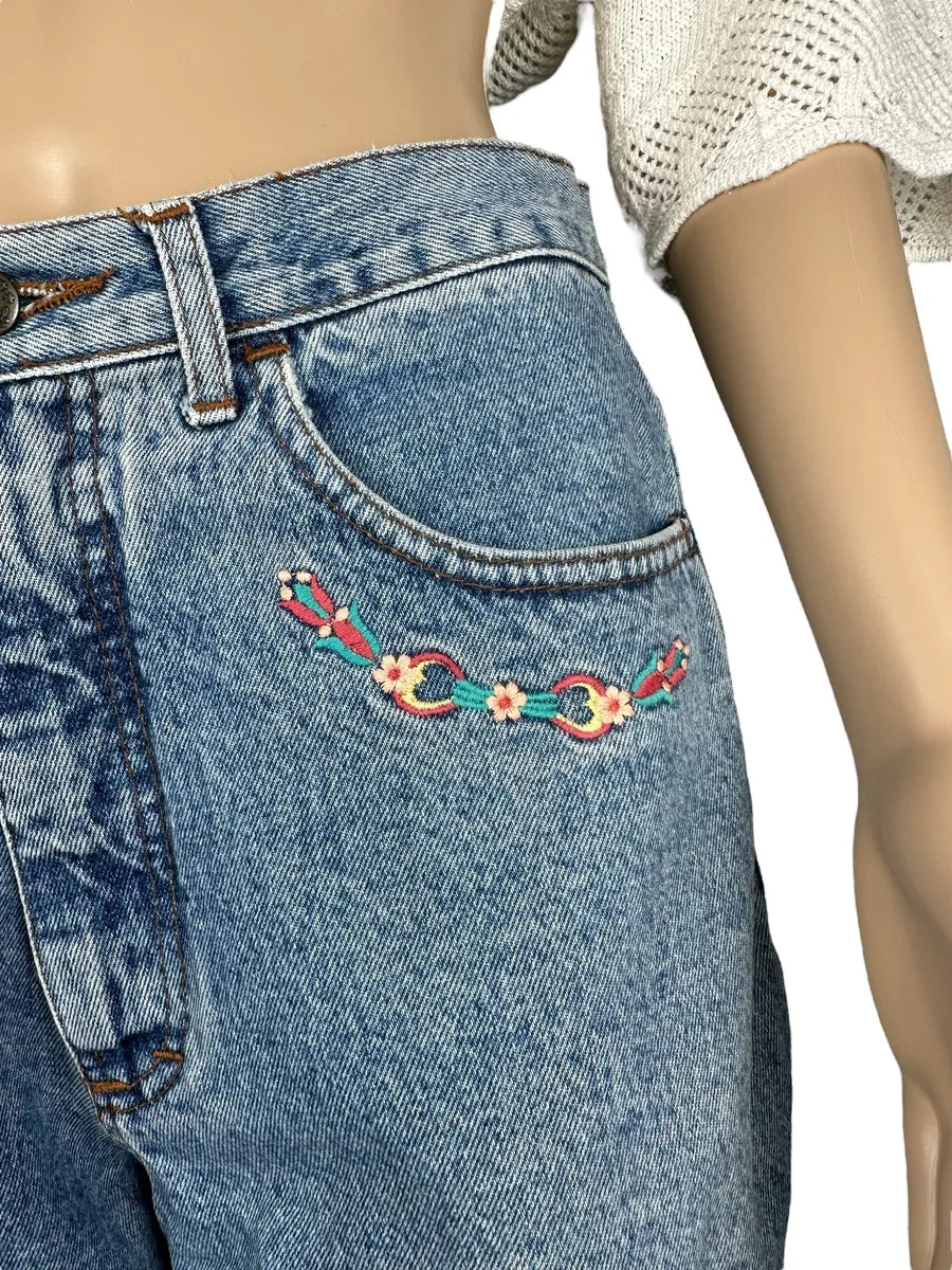 Jeans vintage da donna con piccoli ricami