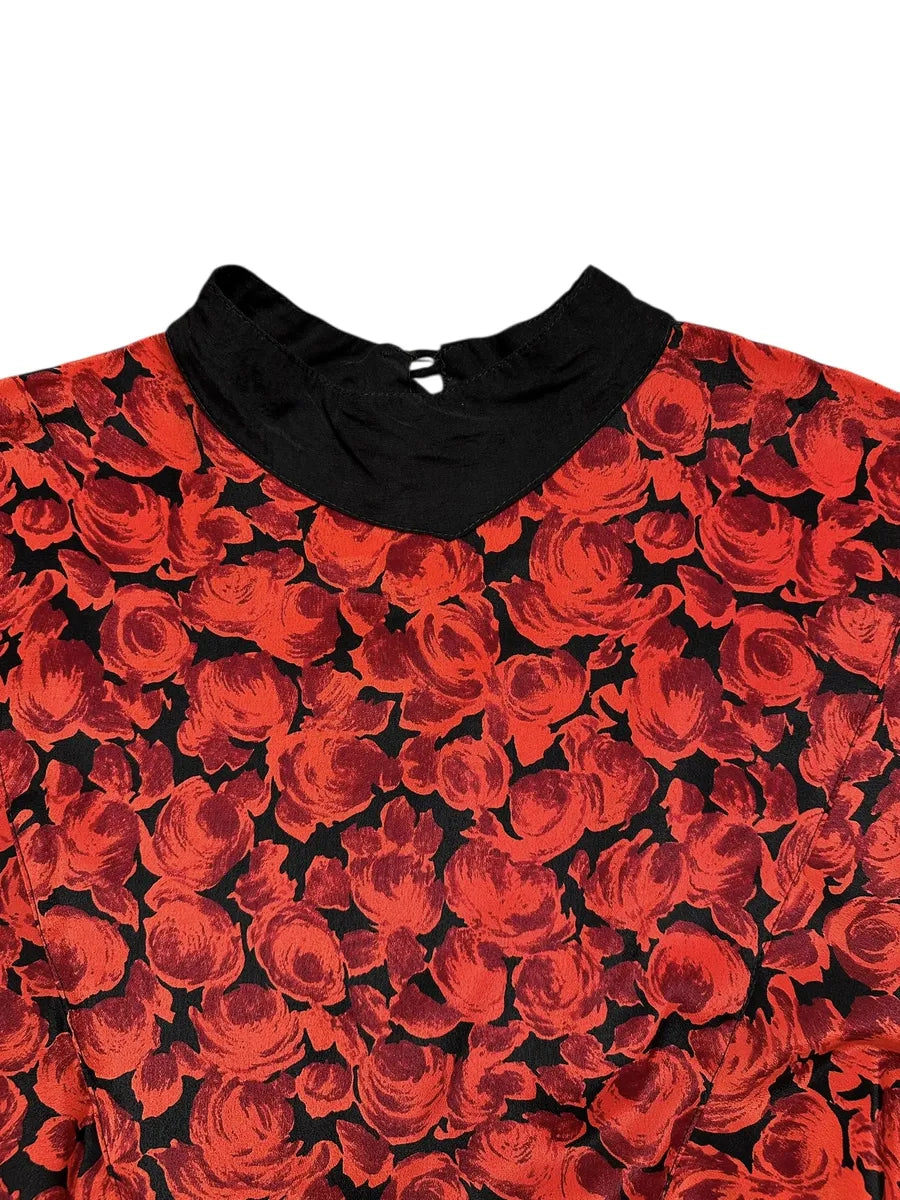 Vestito con fantasia di rose