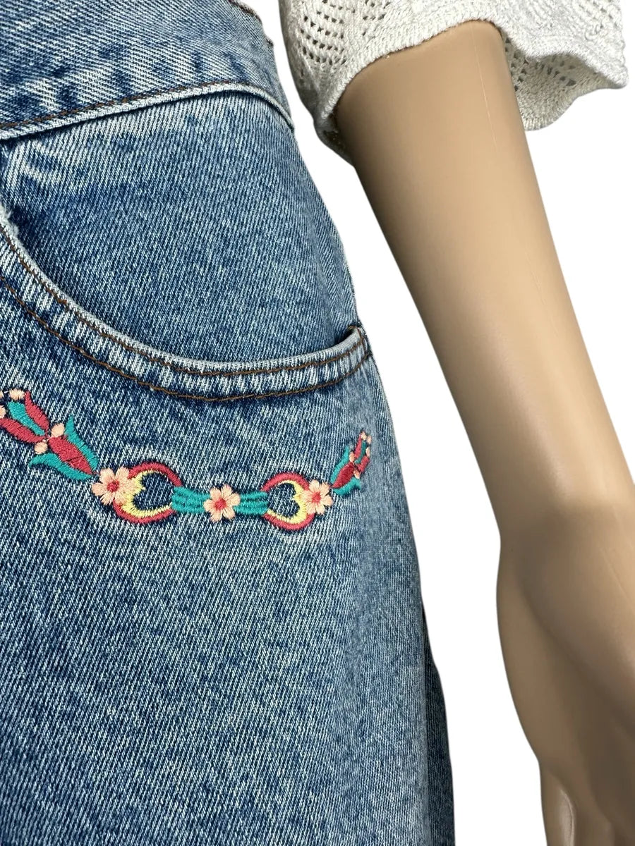 Jeans vintage da donna con piccoli ricami