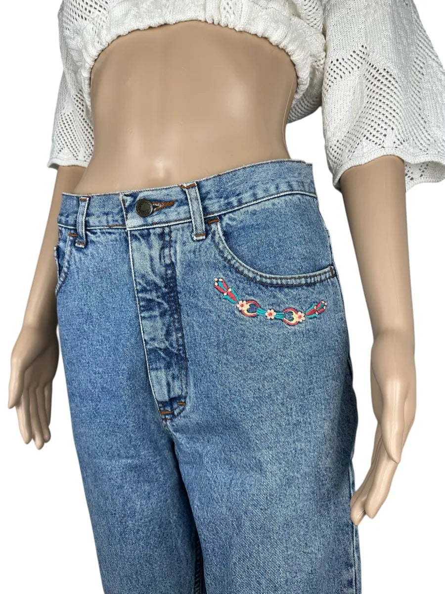 Jeans vintage da donna con piccoli ricami