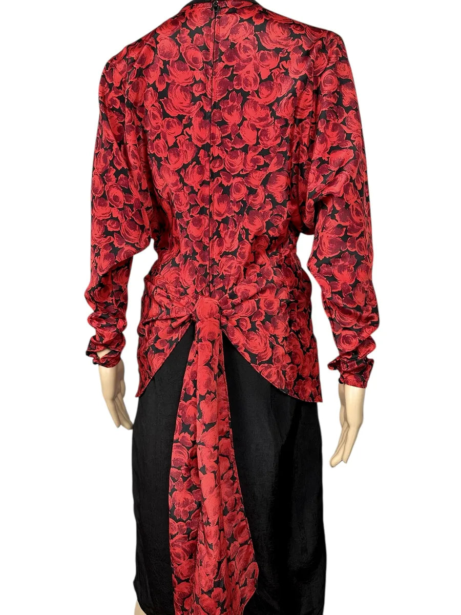 Vestito con fantasia di rose