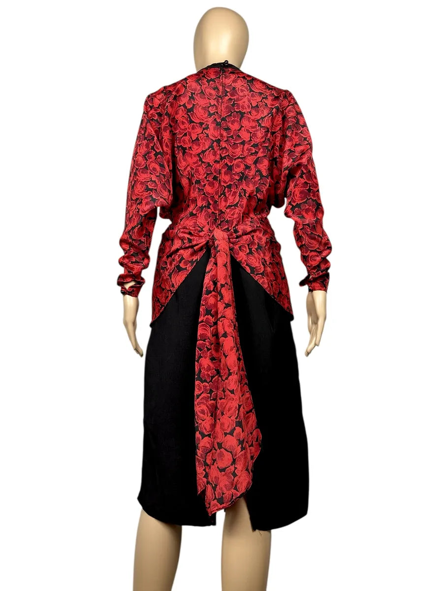 Vestito con fantasia di rose