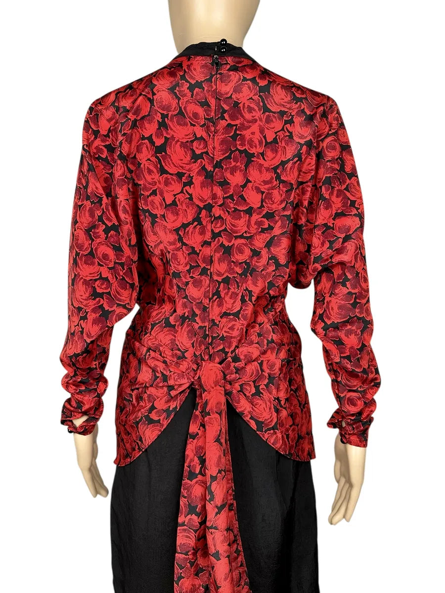 Vestito con fantasia di rose