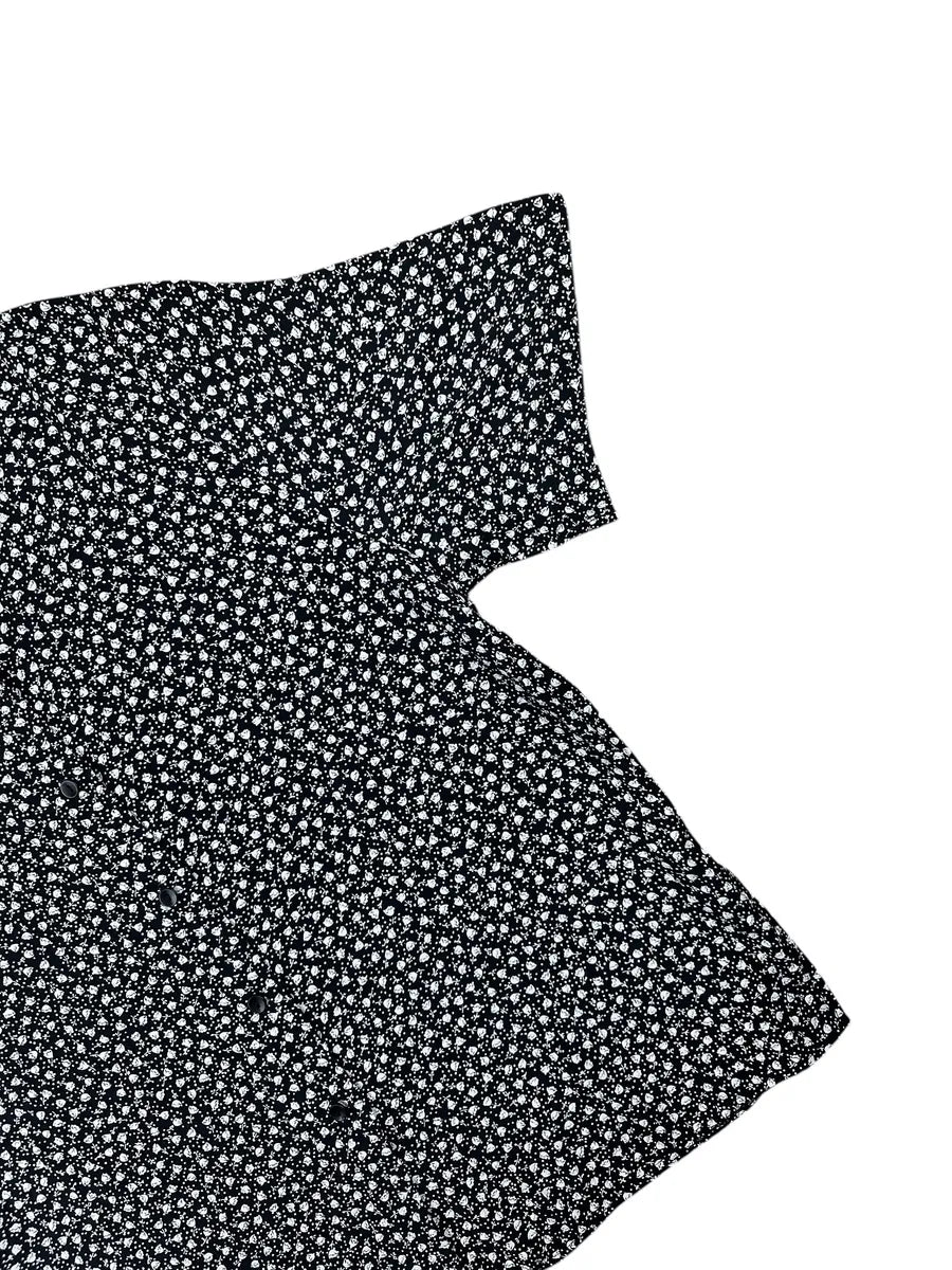 Camicia vintage da donna nera a fiorellini bianchi