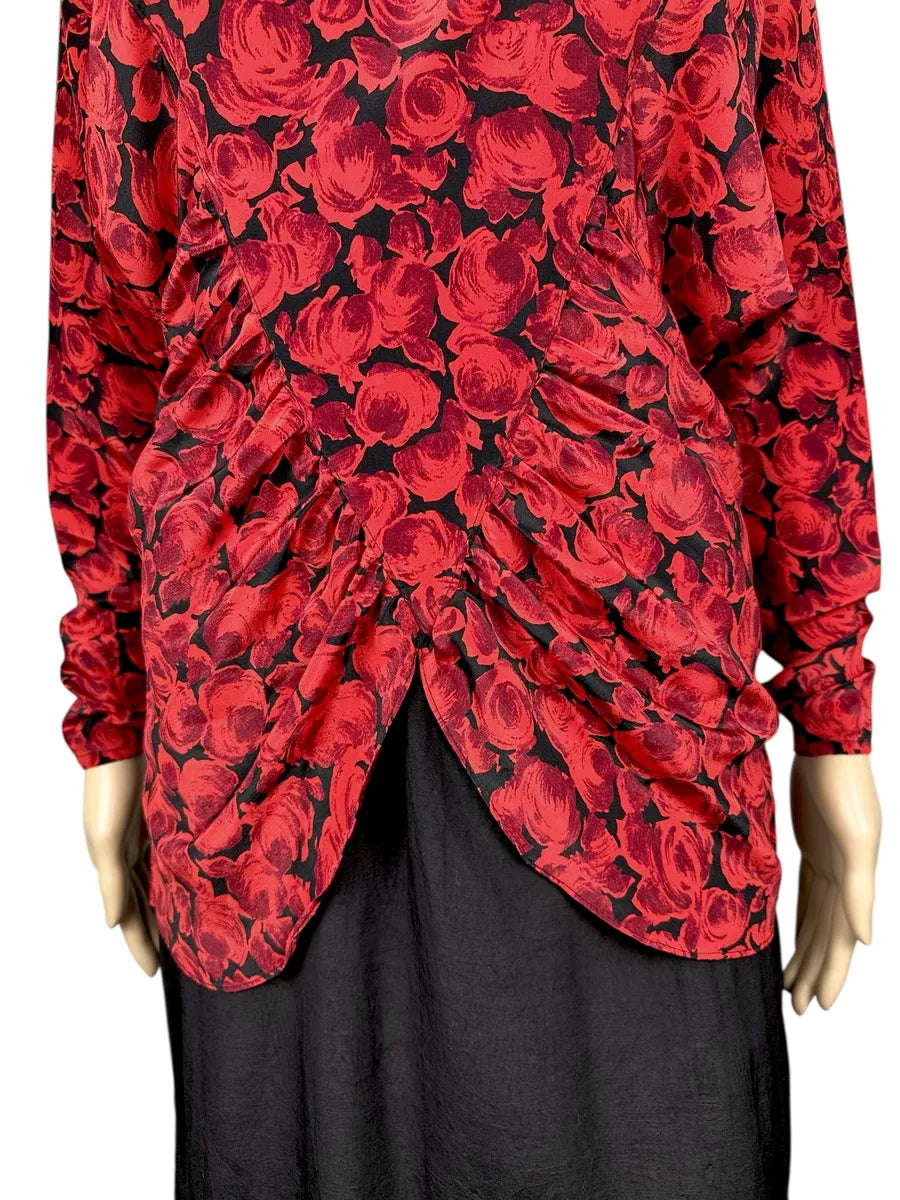 Vestito con fantasia di rose