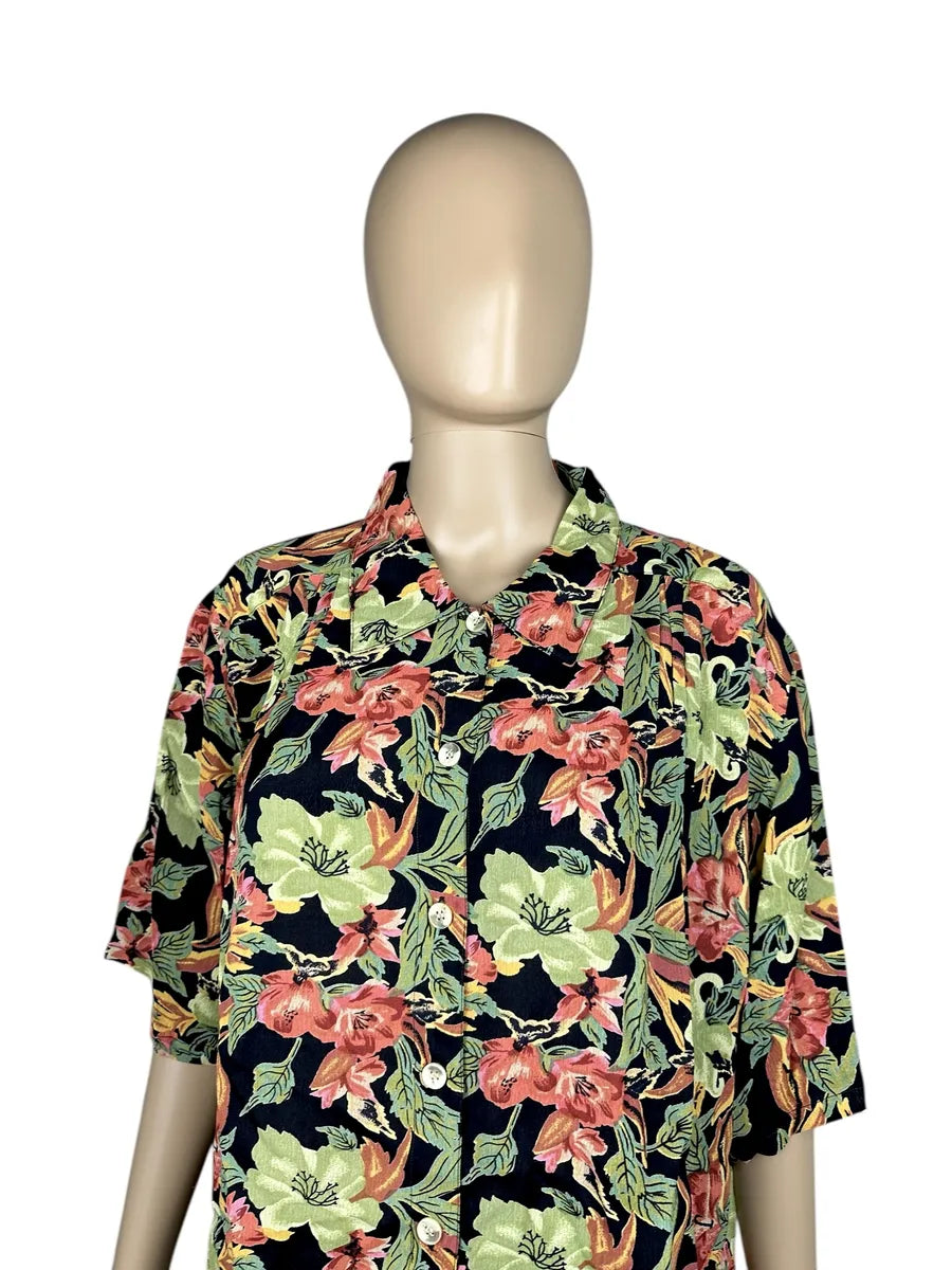 Camicia vintage da donna con fantasia floreale
