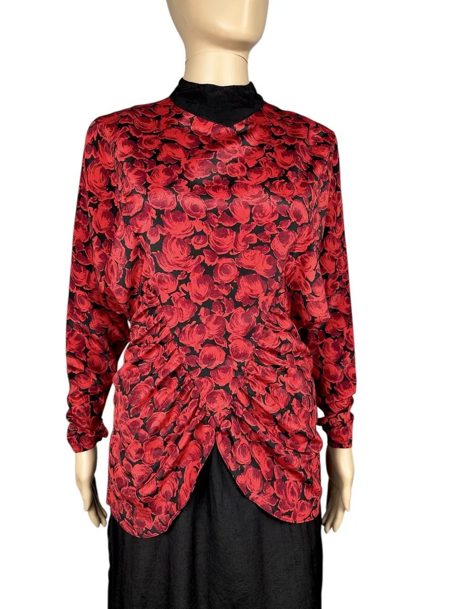 Vestito con fantasia di rose