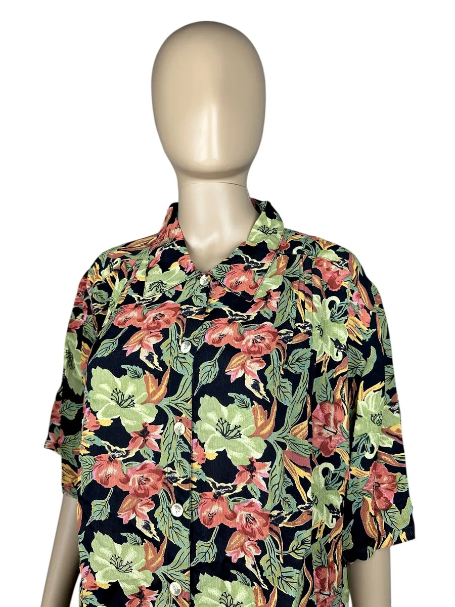 Camicia vintage da donna con fantasia floreale