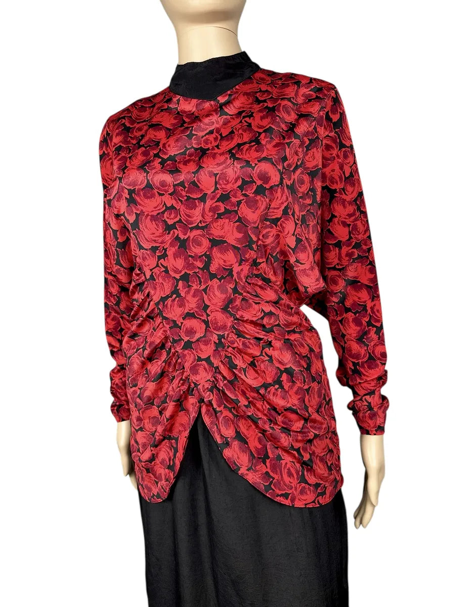 Vestito con fantasia di rose