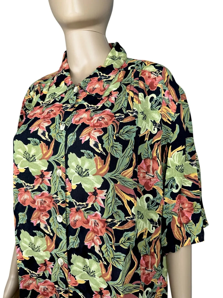 Camicia vintage da donna con fantasia floreale