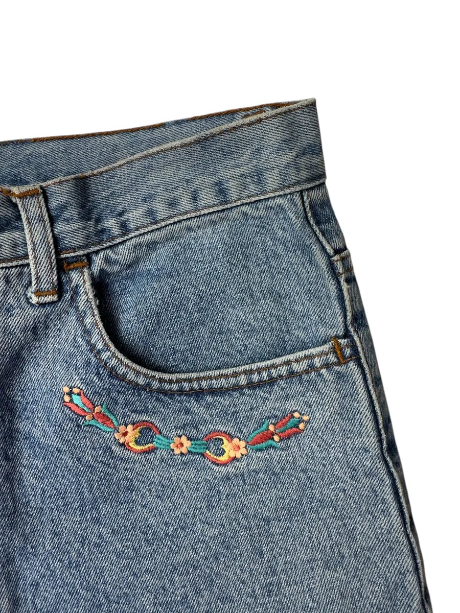 Jeans vintage da donna con piccoli ricami