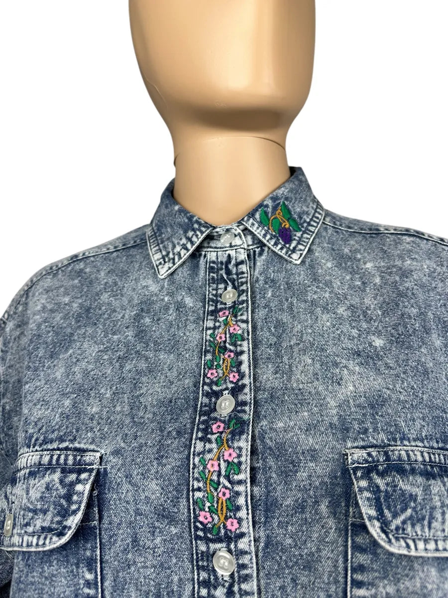 Camicia jeans vintage da donna con ricamo